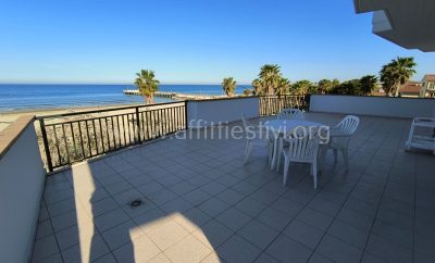 Appartamento fronte mare – lungomare Trieste – 44104